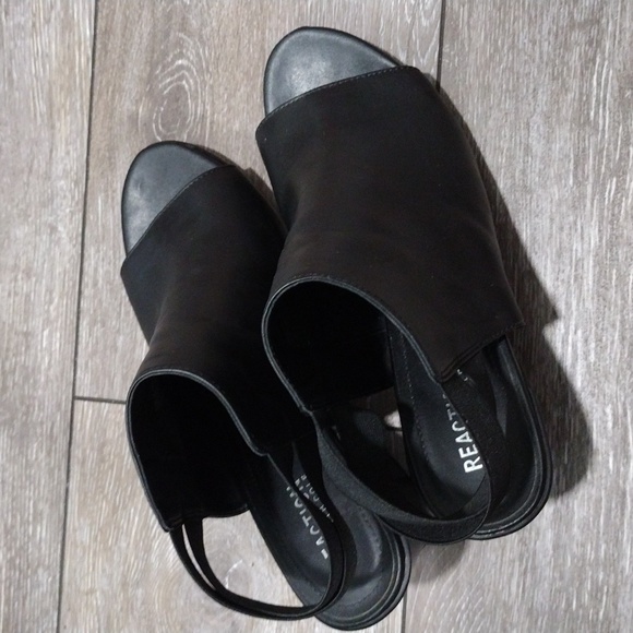 Reaction Kenneth Cole black leather open toe heels. Size 10 - Picture 10 of 11